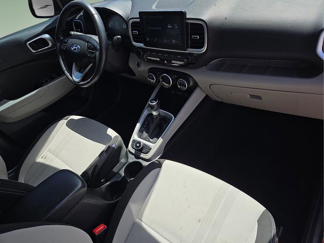 Used 2024 Hyundai Venue SEL FWD image 11