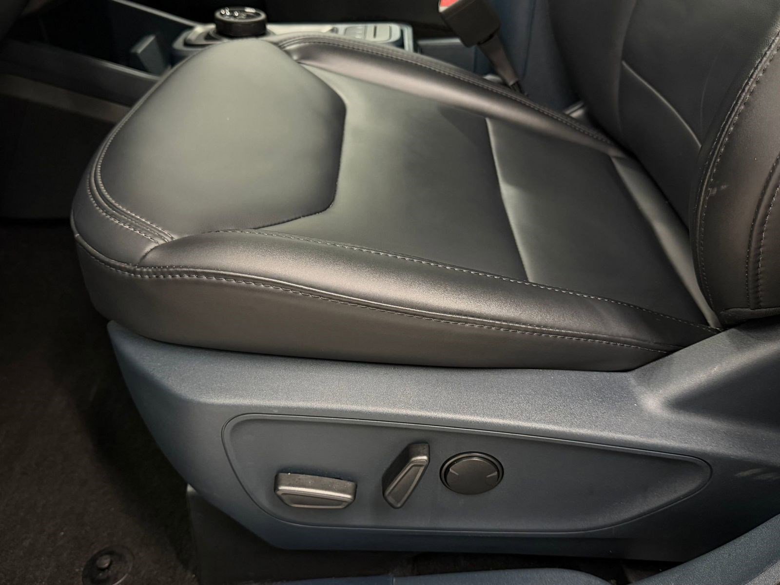 Used 2024 Ford Maverick Lariat w/ Black Appearance Package image 11