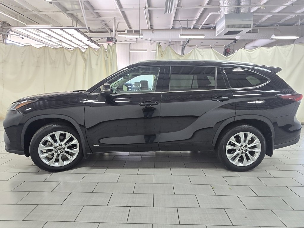 Used 2024 Toyota Highlander Limited image 17