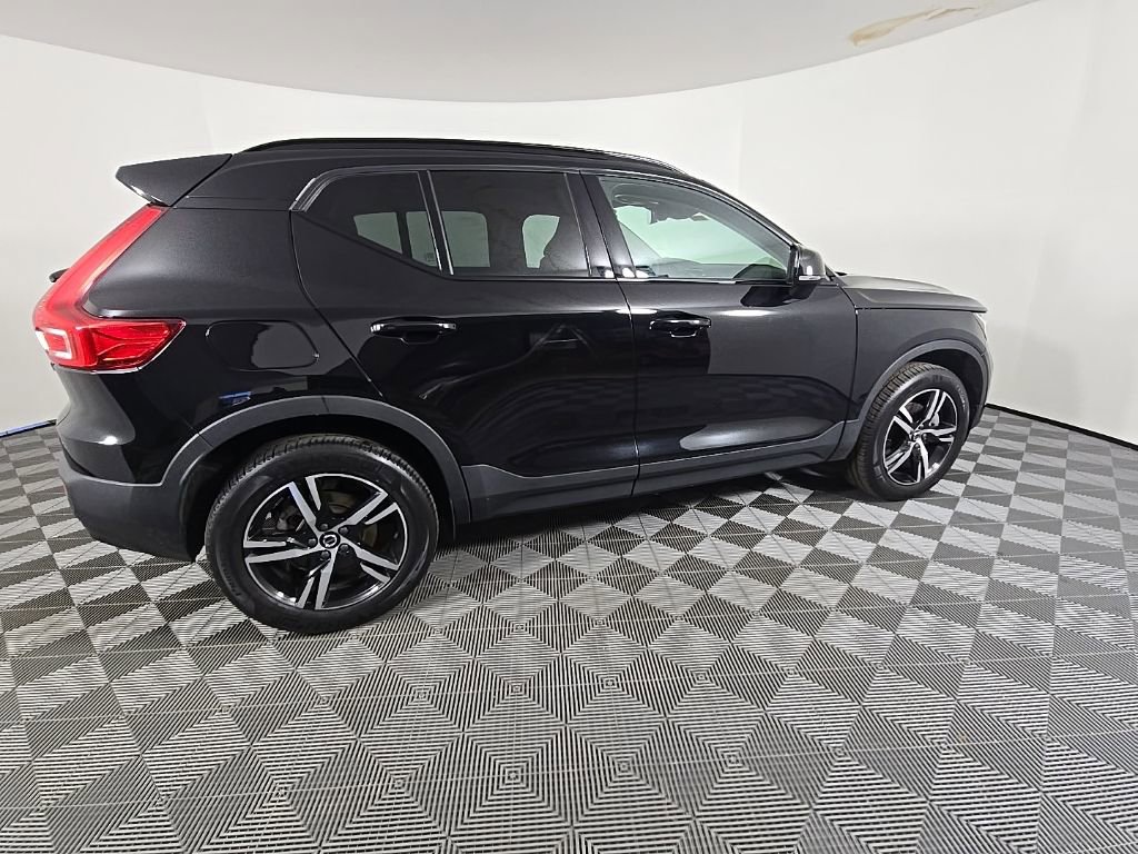 Certified 2024 Volvo XC40 B5 Core image 4