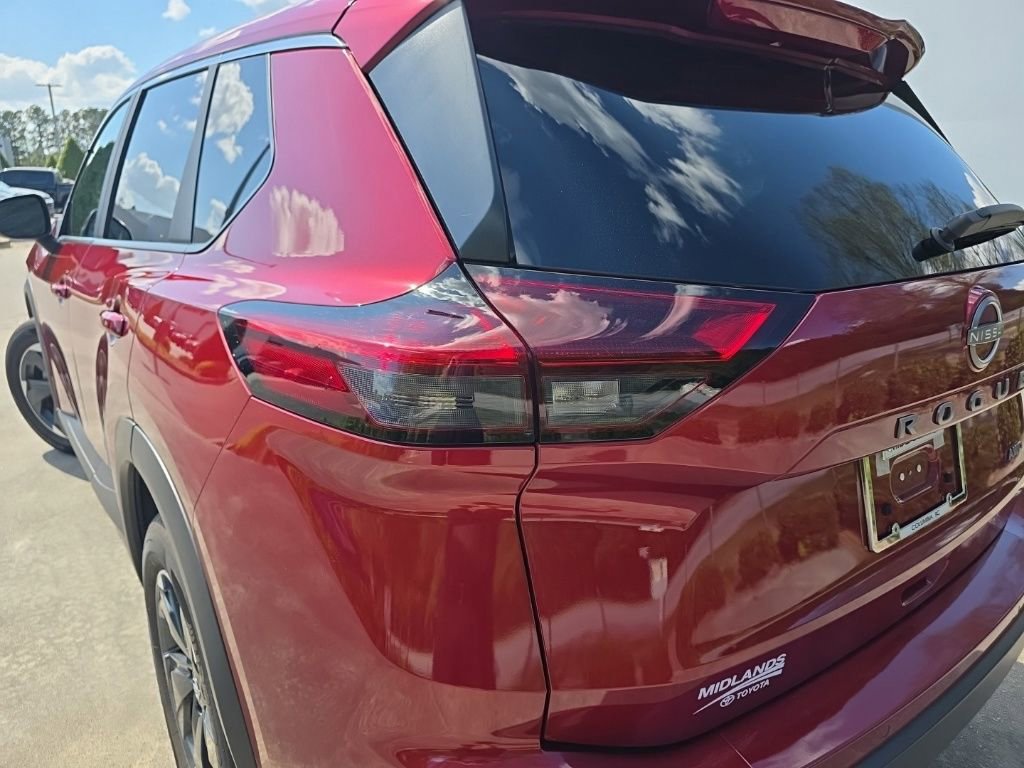 Used 2025 Nissan Rogue SV image 7