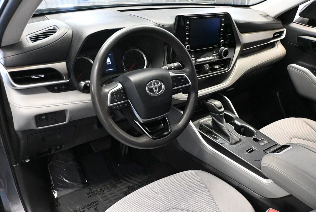 Used 2020 Toyota Highlander L FWD image 8