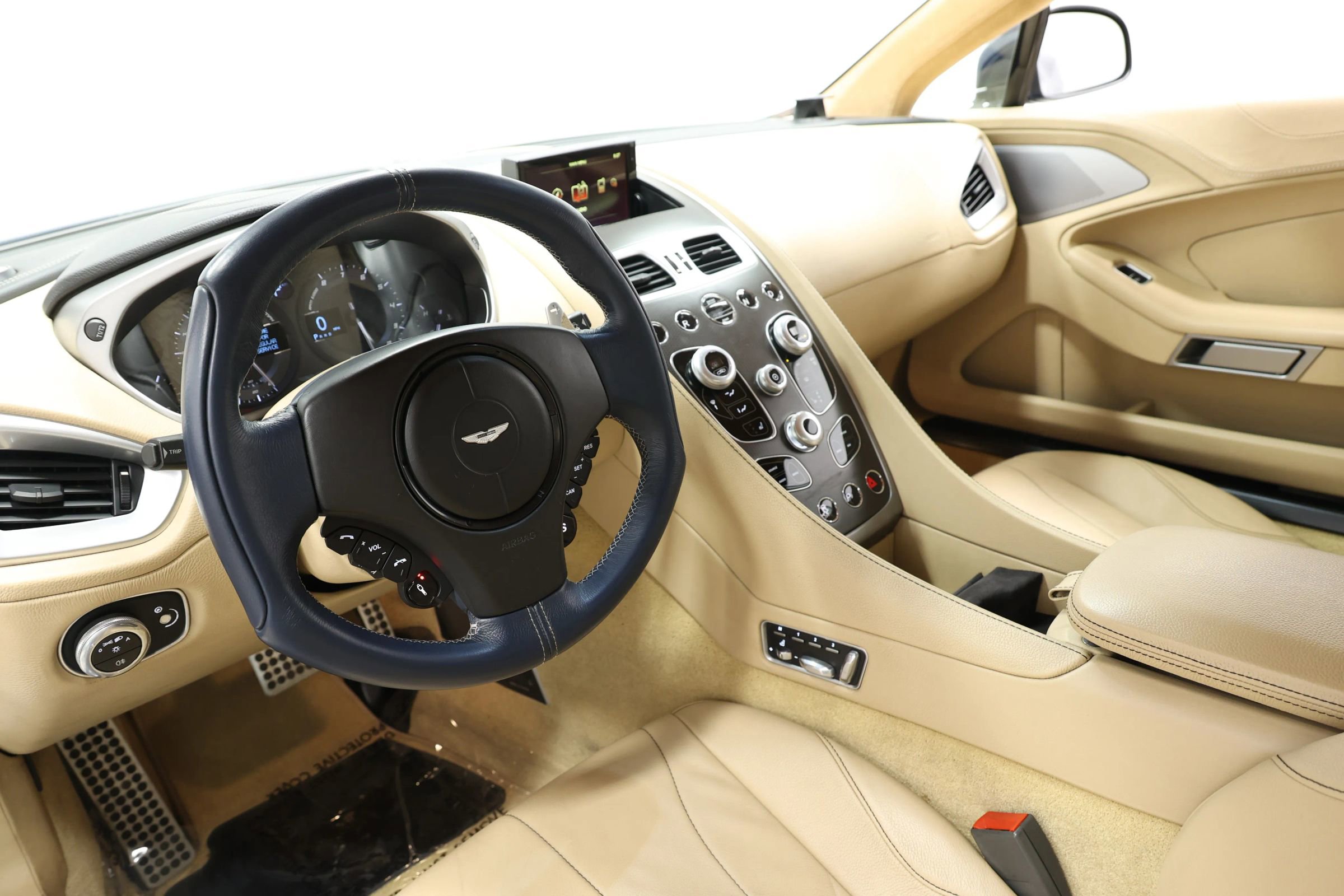 Used 2016 Aston Martin Vanquish Volante image 41