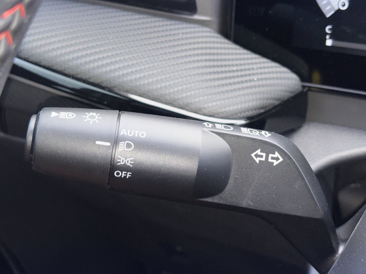 Used 2025 Nissan Kicks SR AWD/4WD image 10