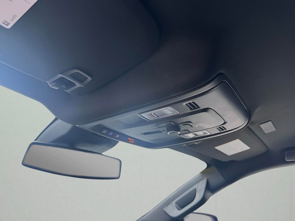 Used 2025 GMC Yukon Denali image 32