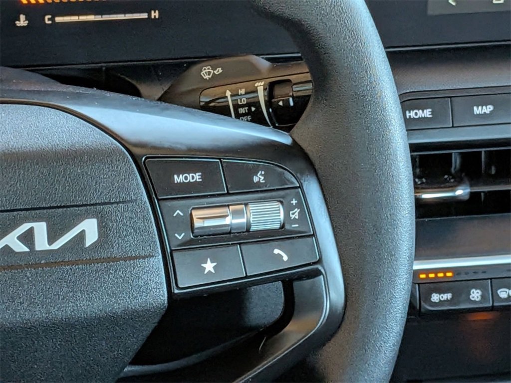 Used 2025 Kia K4 LXS image 22