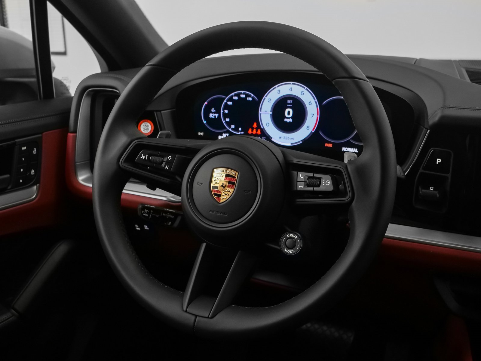 Used 2025 Porsche Cayenne Coupe image 34