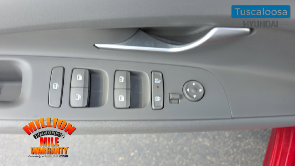 Used 2025 Hyundai Elantra Sport FWD image 13