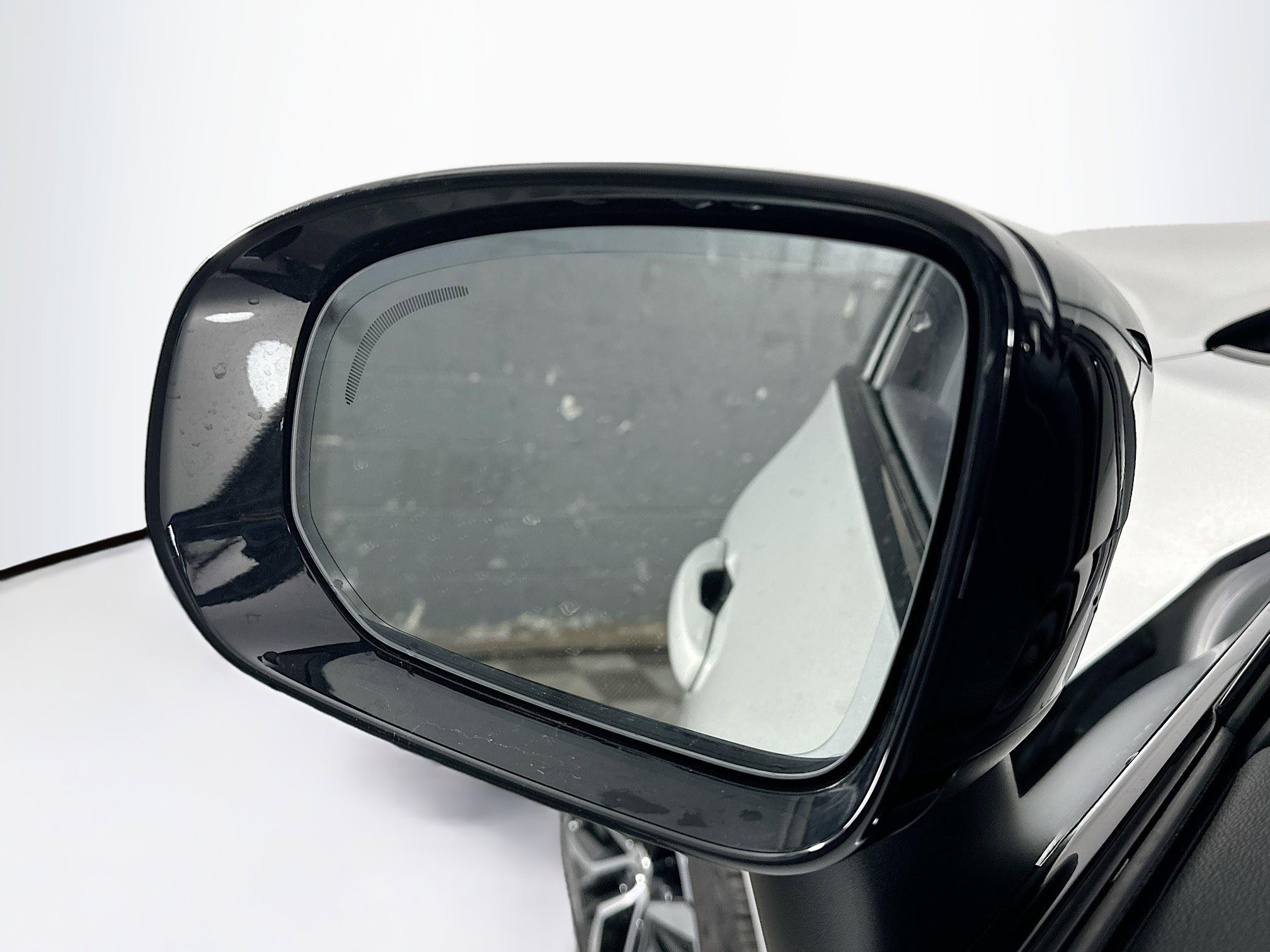 Used 2025 Volvo XC60 B5 Plus image 16