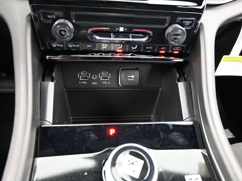 Used 2025 Jeep Grand Cherokee Laredo image 17