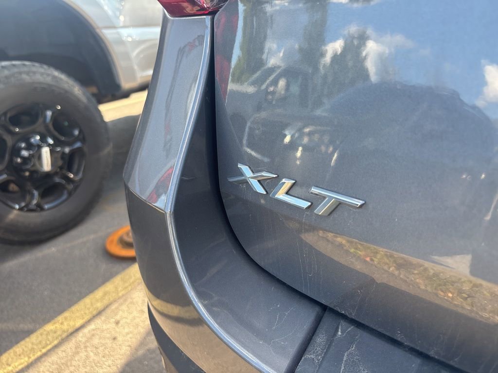 Used 2022 Ford Explorer XLT w/ Equipment Group 202A image 7