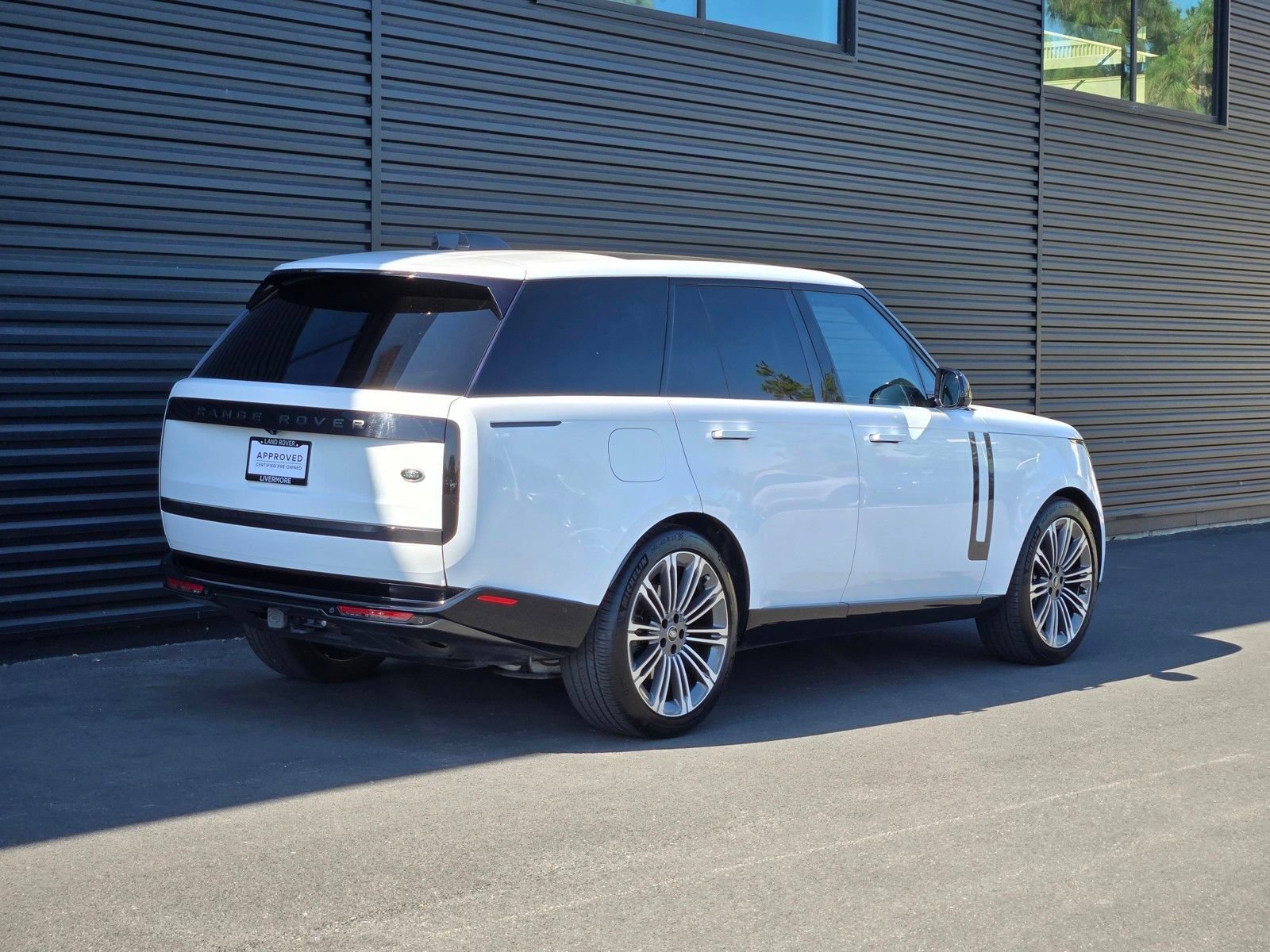 Used 2023 Land Rover Range Rover SE AWD/4WD image 7