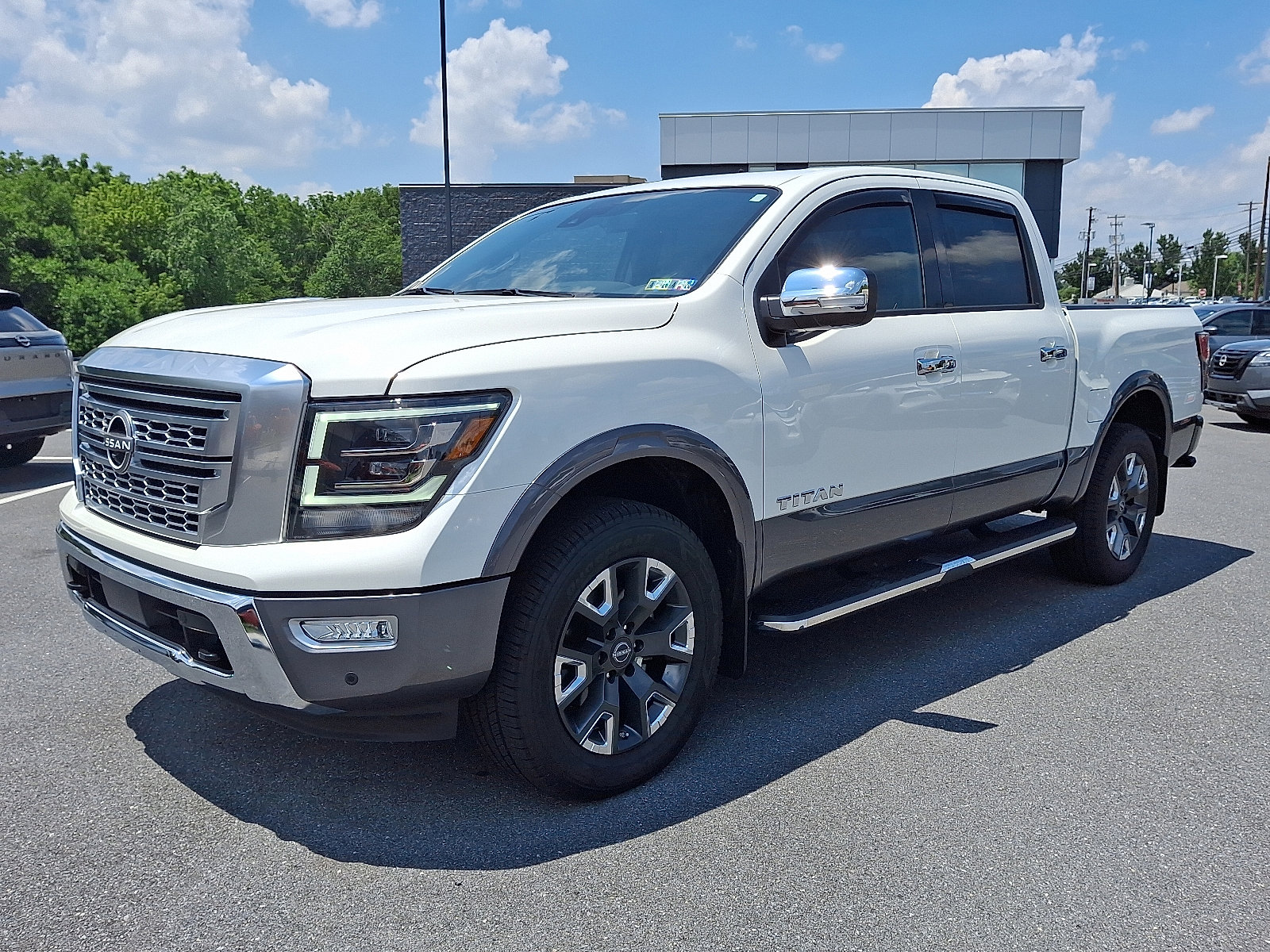 Used 2024 Nissan Titan Platinum Reserve w/ Moonroof Package image 3
