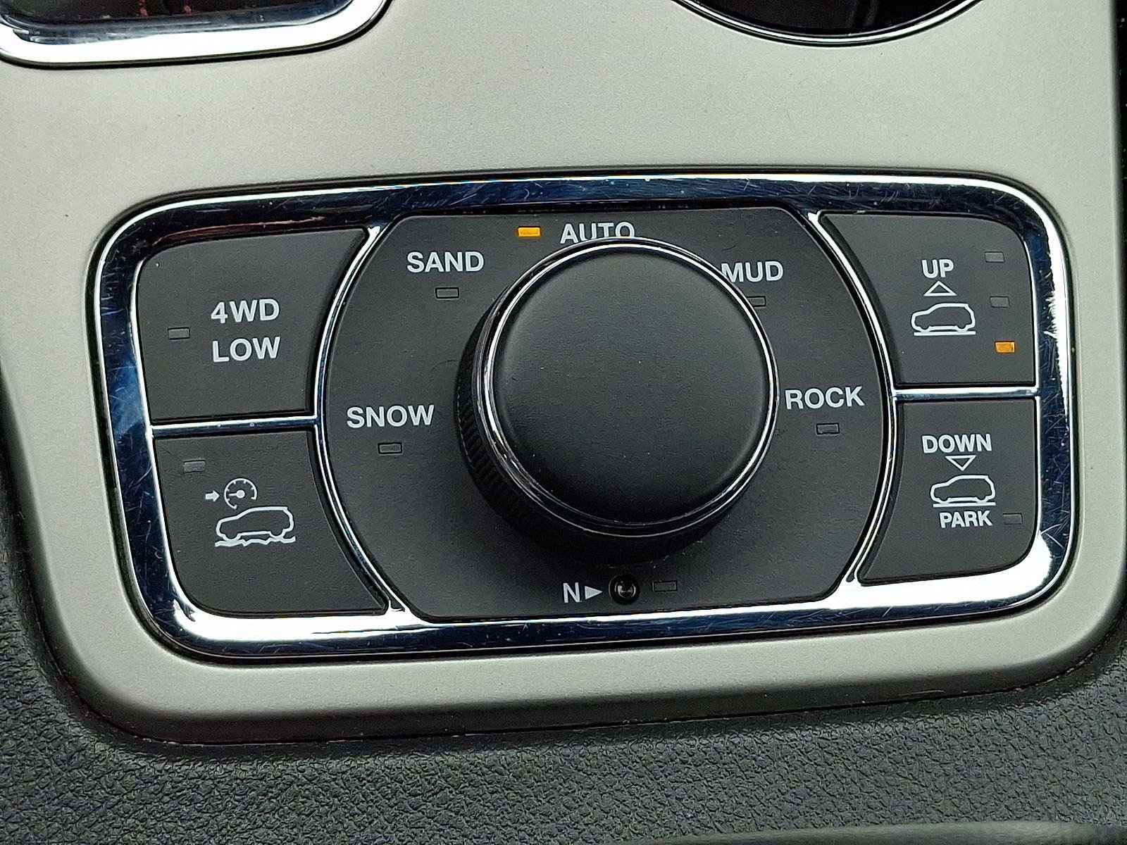 Used 2019 Jeep Grand Cherokee Trailhawk w/ Trailhawk Luxury Group AWD/4WD image 26