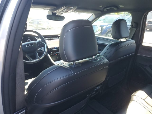 Certified 2024 Jeep Grand Cherokee Limited w/ Black Appearance Package AWD/4WD image 19