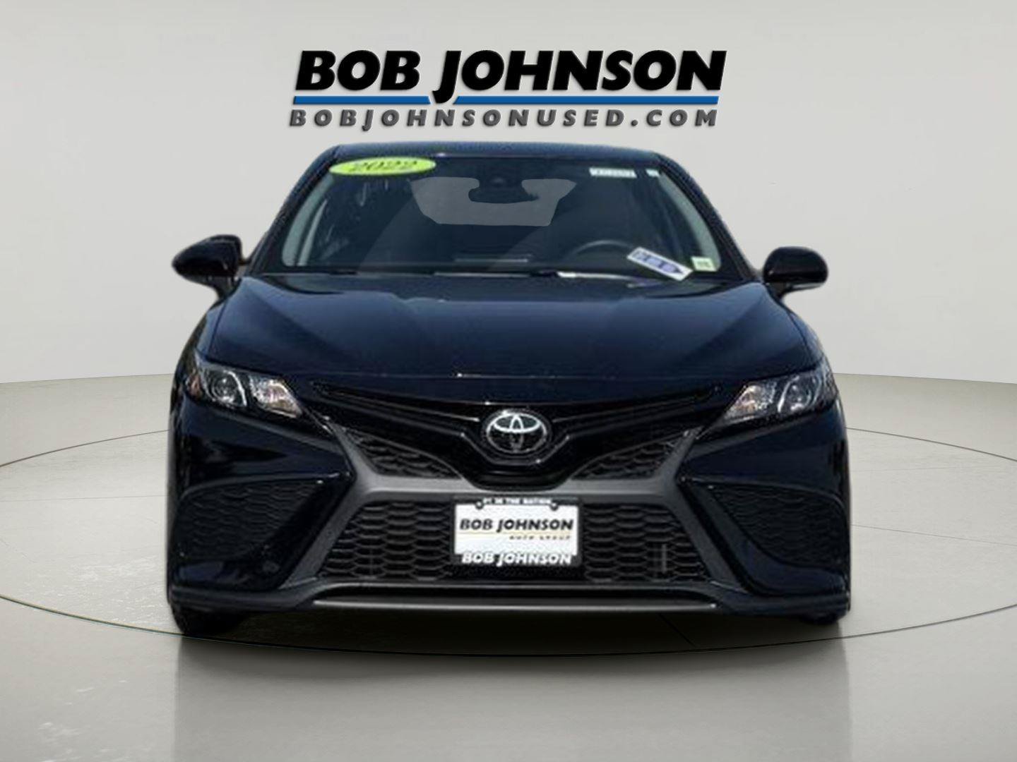 Used 2022 Toyota Camry SE FWD image 2