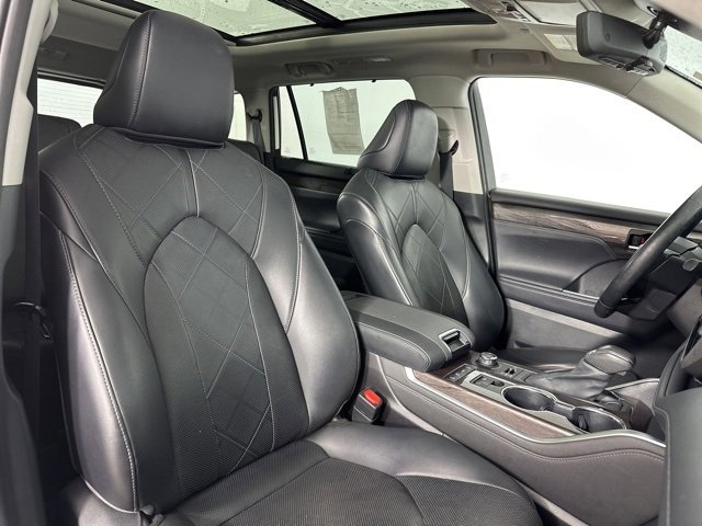 Used 2021 Toyota Highlander Platinum image 26