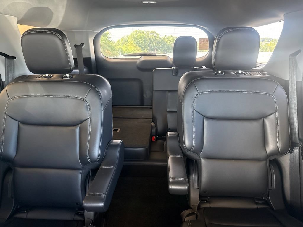 Used 2024 Ford Explorer XLT w/ Equipment Group 202A AWD/4WD image 22