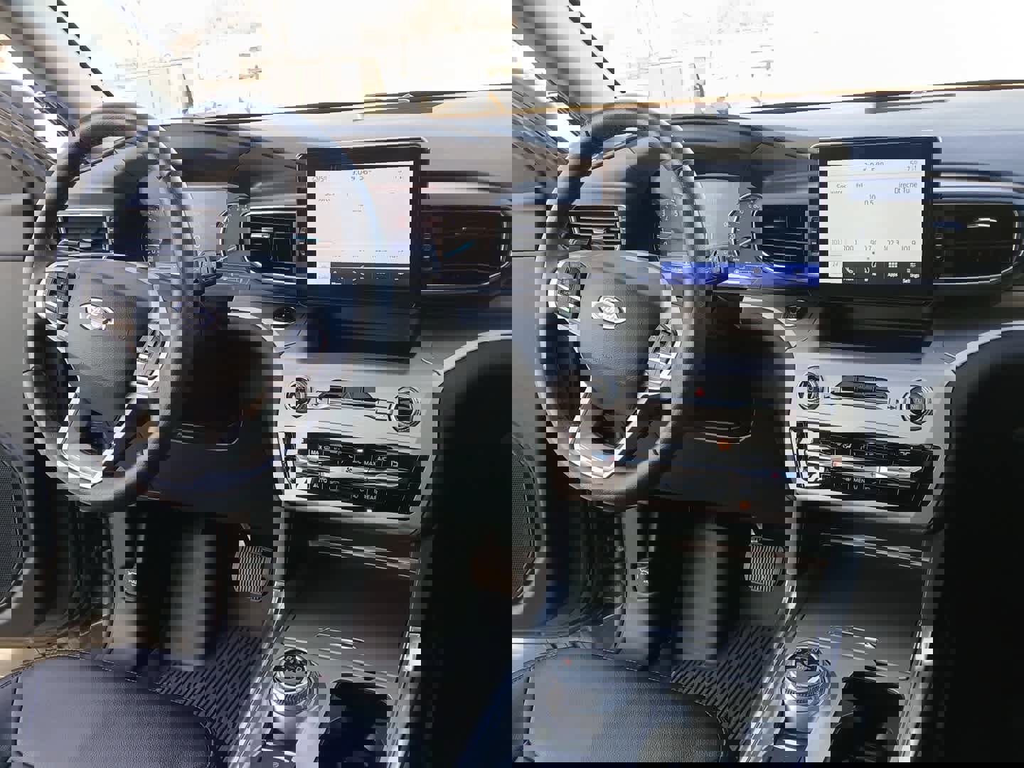 Used 2020 Ford Explorer XLT w/ Equipment Group 202A image 26