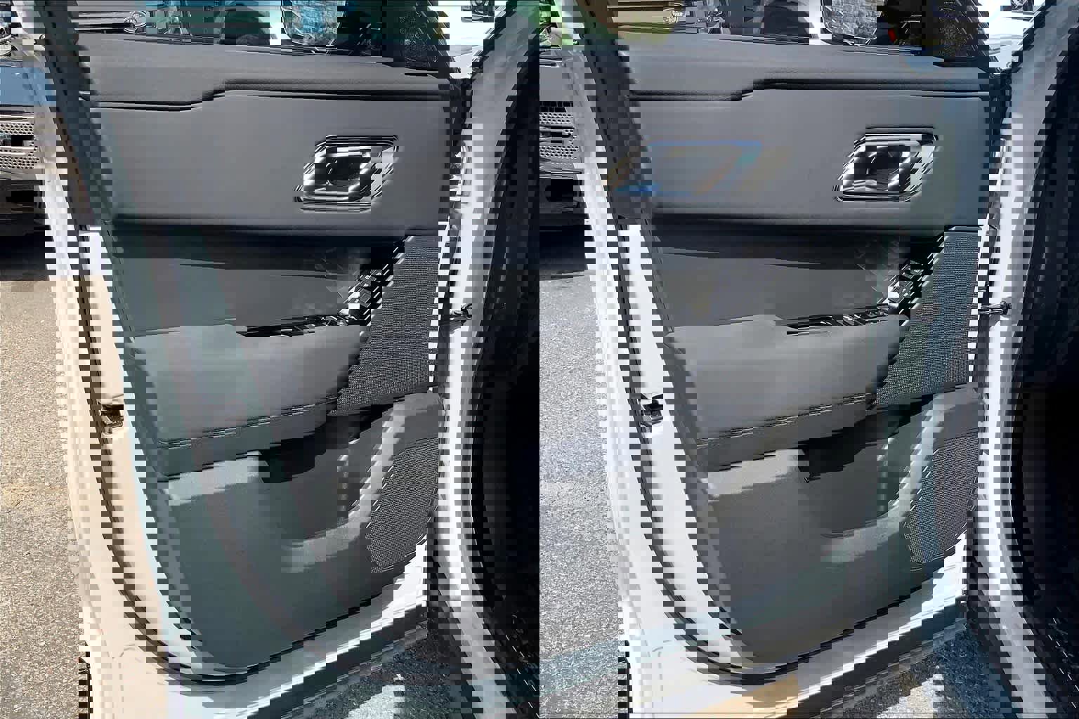 Used 2025 Land Rover Range Rover Velar Dynamic SE image 10