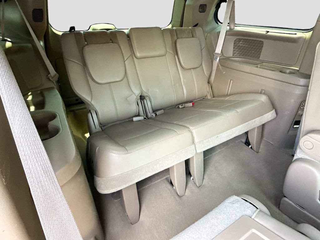 Used 2013 Chrysler Town & Country Limited w/ Luxury Group FWD image 31