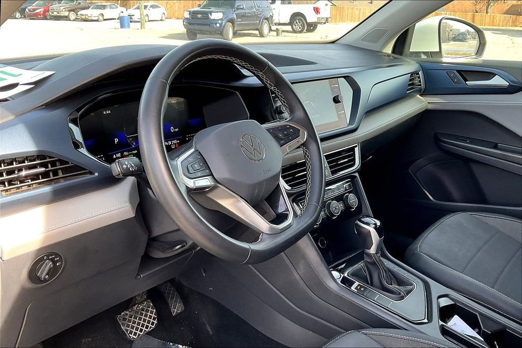 Used 2024 Volkswagen Taos SE image 13