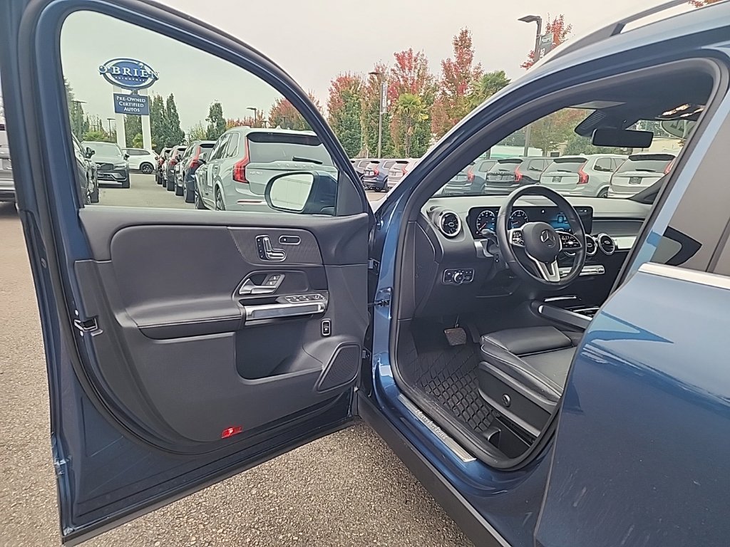Used 2022 Mercedes-Benz GLB 250 4MATIC w/ Premium Package Lite image 9
