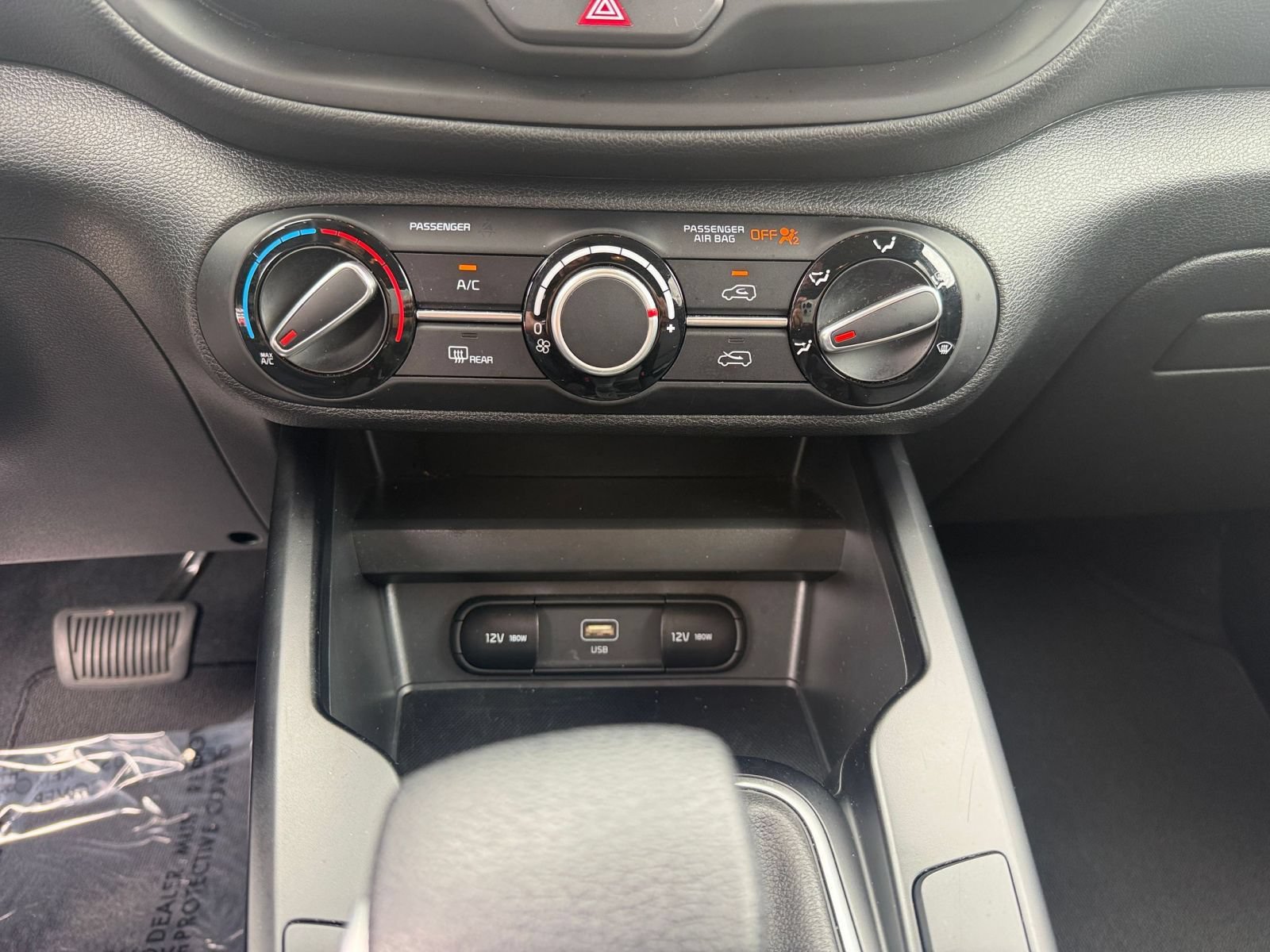 Used 2025 Kia Soul LX w/ LX Technology Package FWD image 17