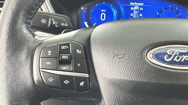 Used 2020 Ford Escape Titanium image 23