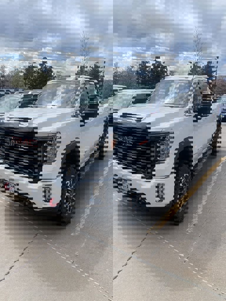 Used 2021 GMC Sierra 2500 AT4 image 2