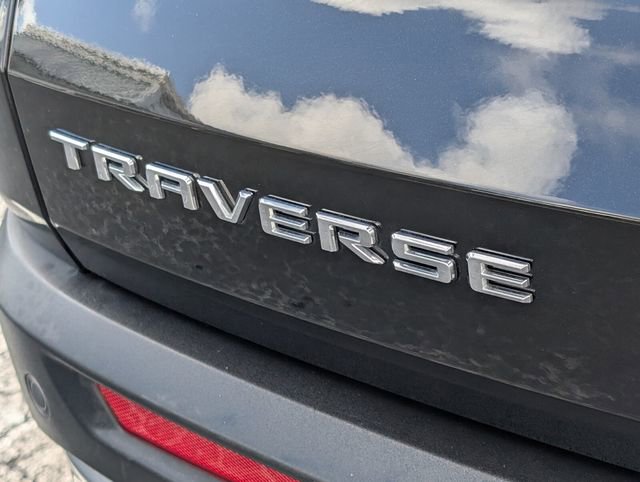 Used 2025 Chevrolet Traverse LT FWD image 17