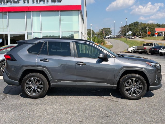 Used 2022 Toyota RAV4 XLE Premium AWD/4WD image 2
