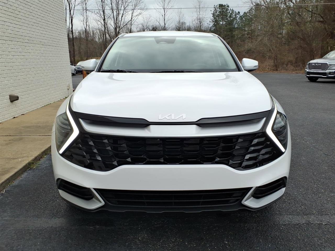 Used 2024 Kia Sportage EX image 2