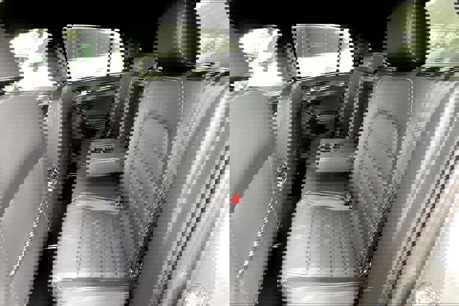 Used 2017 Volkswagen Golf R 4-Door image 20