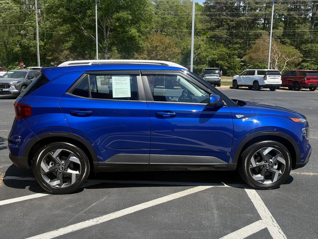 Used 2023 Hyundai Venue SEL w/ Cargo Package FWD image 4