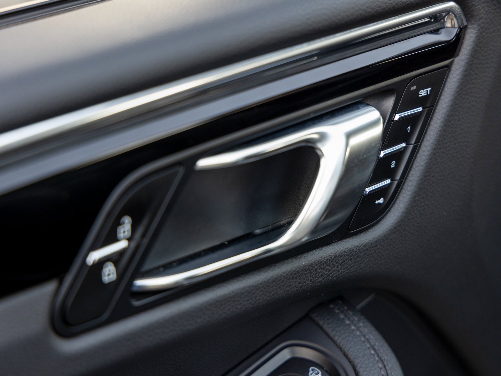 Certified 2025 Porsche Macan image 22