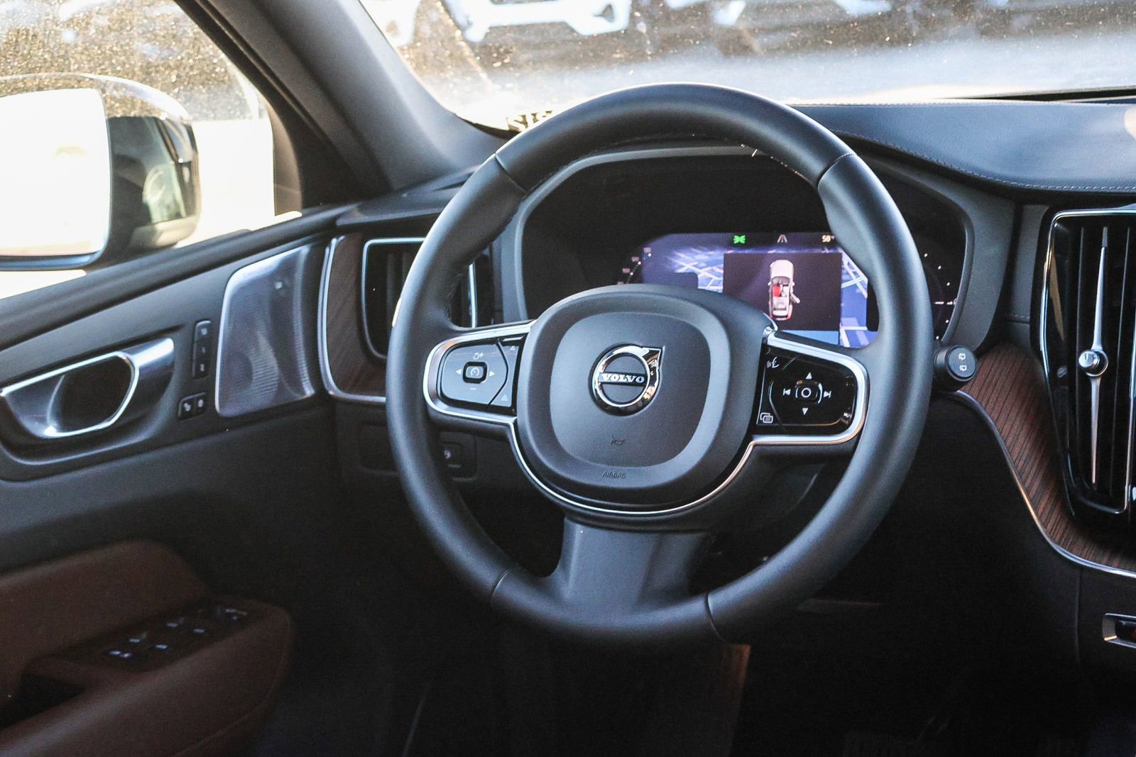 Used 2023 Volvo XC60 T8 Ultimate w/ Climate Package image 26