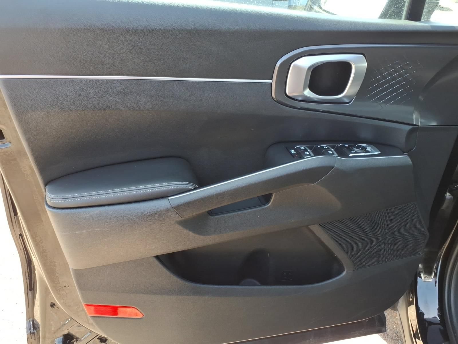 Used 2024 Kia Sorento EX AWD/4WD image 10