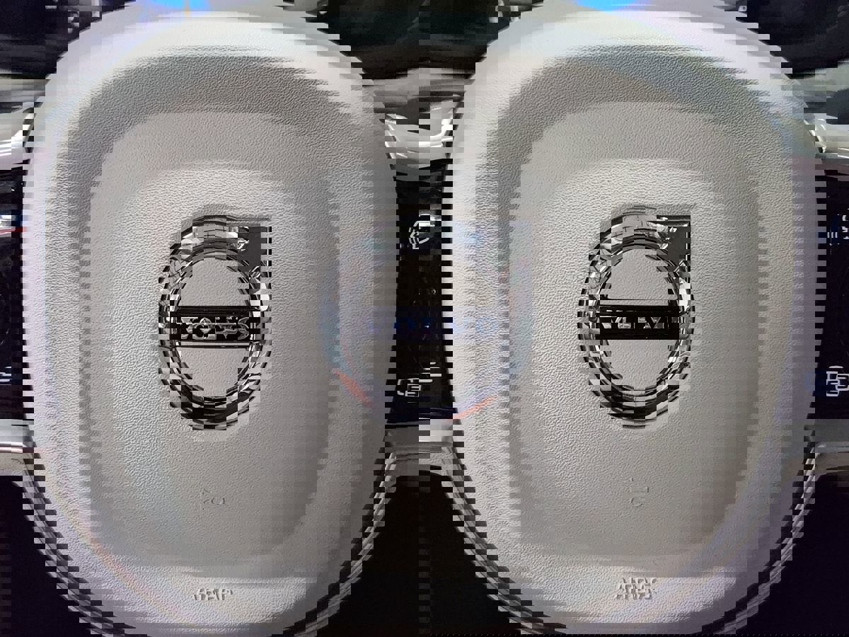 Used 2023 Volvo XC60 T8 Plus w/ Protection Package Premier image 49