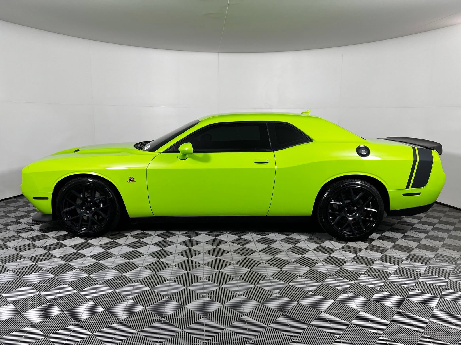 Used 2015 Dodge Challenger R/T Scat Pack w/ Leather Interior Group RWD image 8