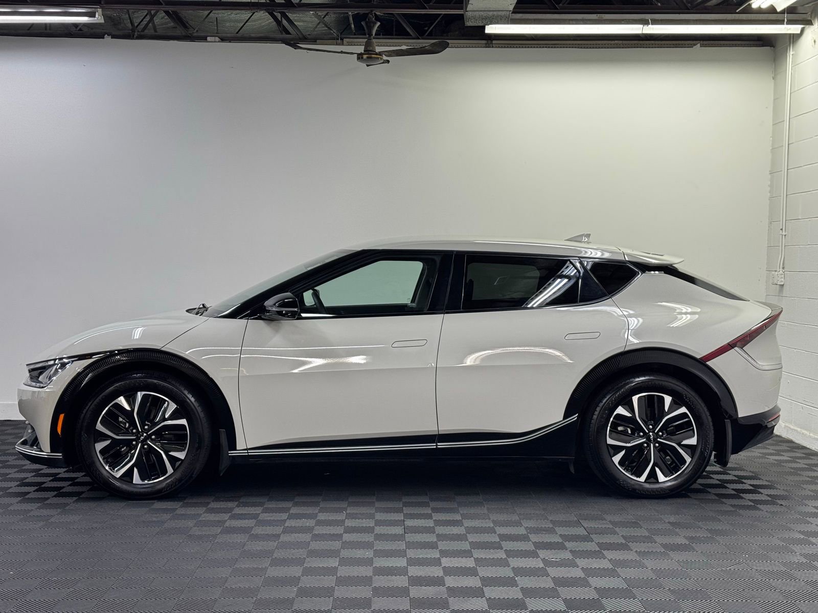 Used 2022 Kia EV6 Wind image 3