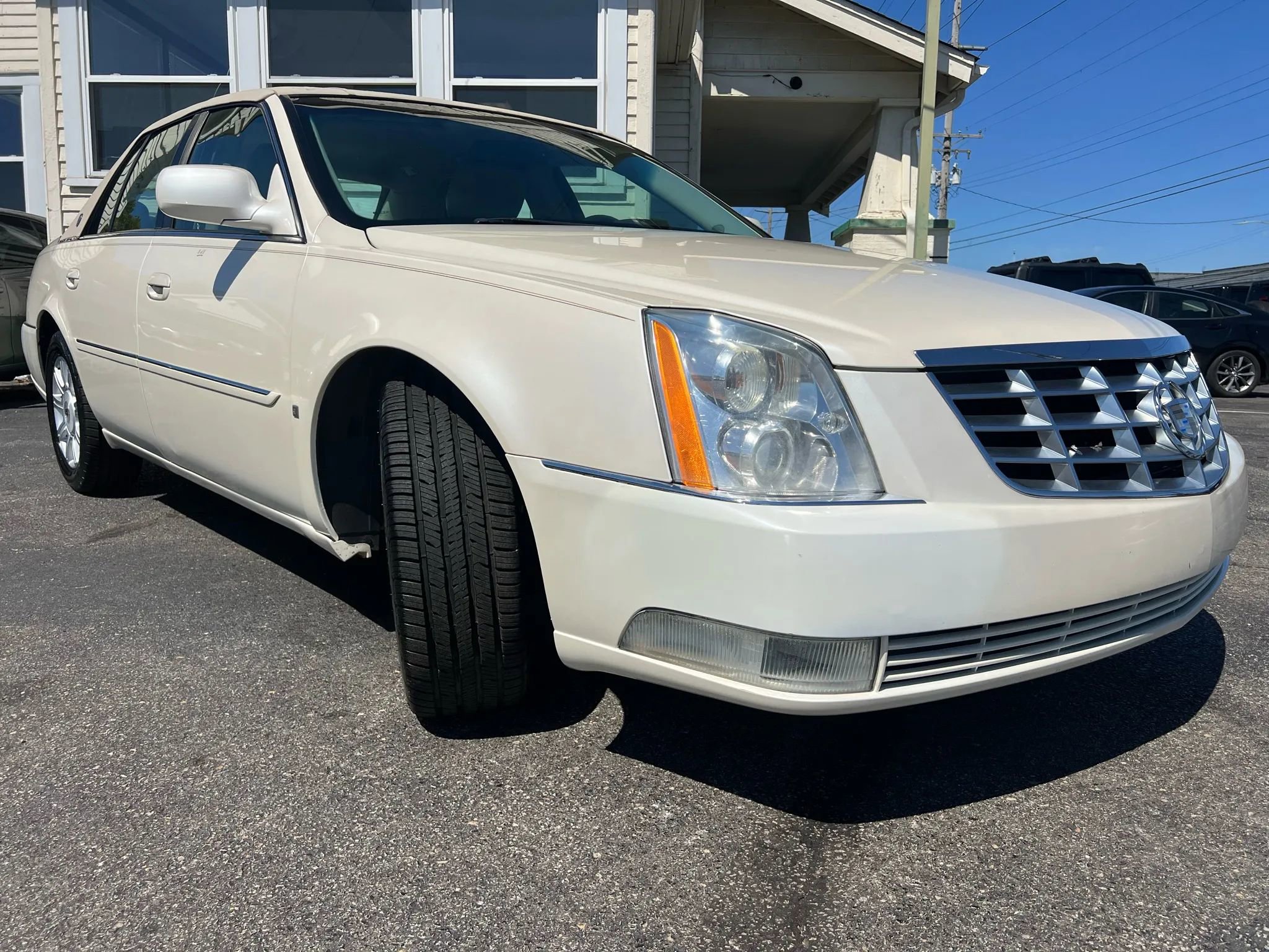 Used 2009 Cadillac DTS w/ Trunk Convenience Package FWD image 13