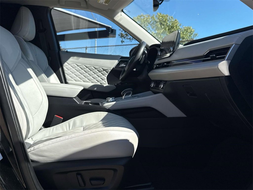 Used 2023 Mitsubishi Outlander SEL Black Edition image 13