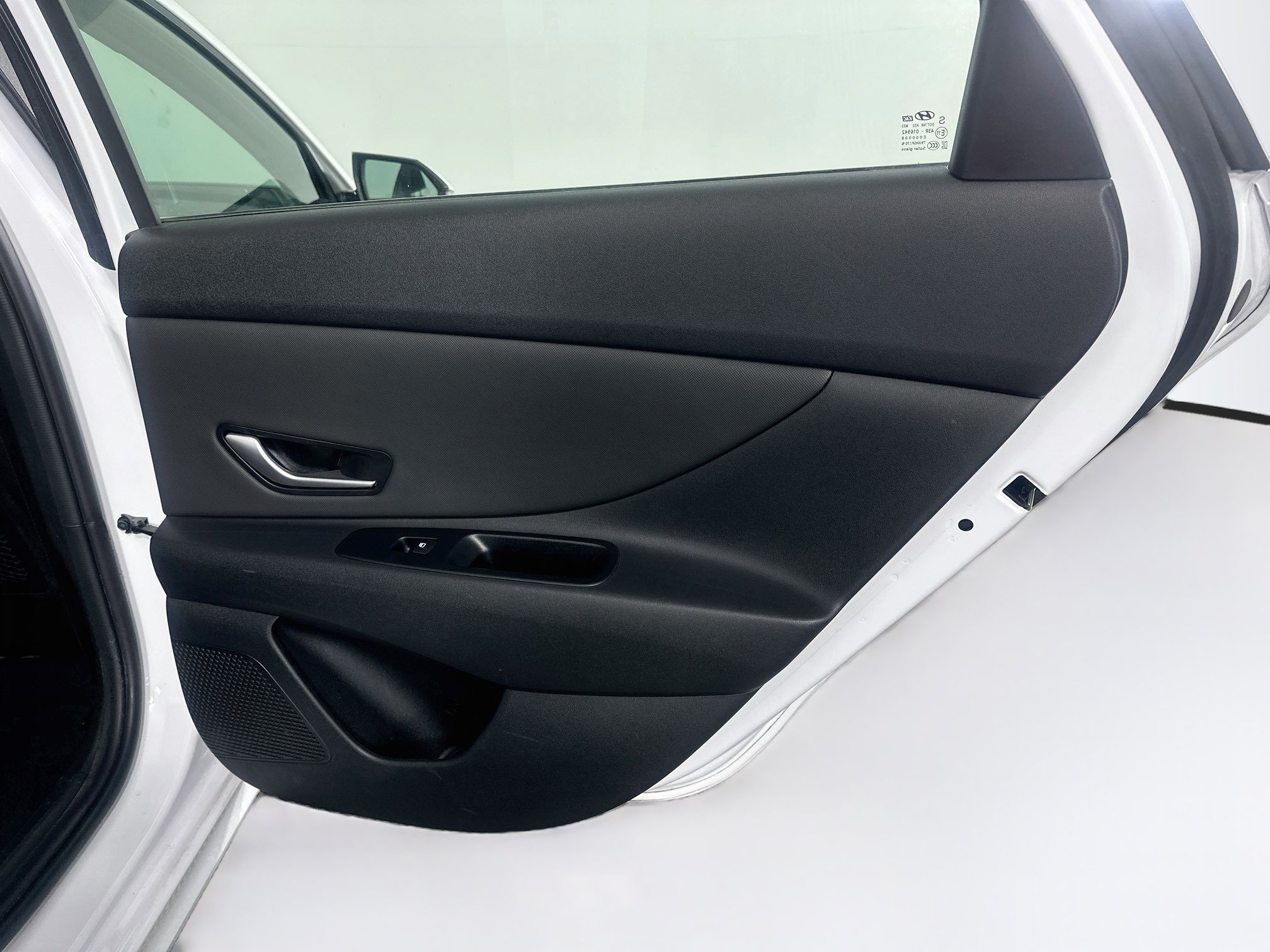 Used 2025 Hyundai Elantra Limited FWD image 30