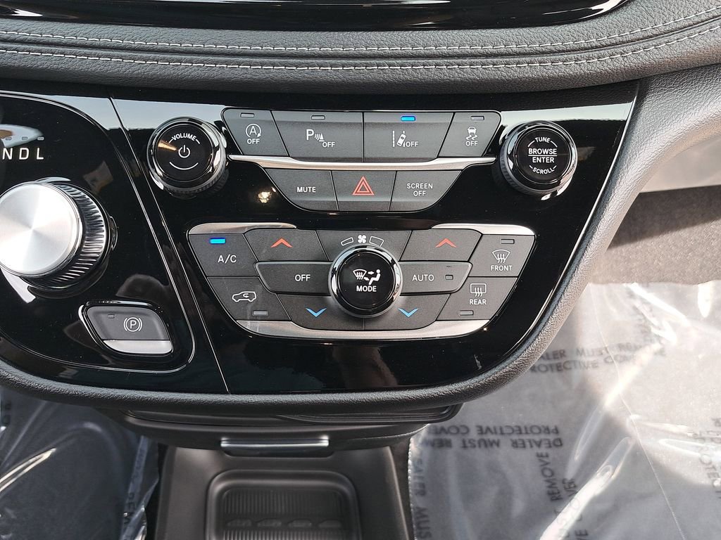 New 2027 Chrysler Pacifica Select AWD/4WD image 24