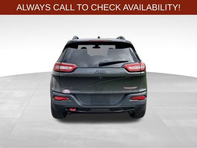 Used 2017 Jeep Cherokee Trailhawk AWD/4WD image 3