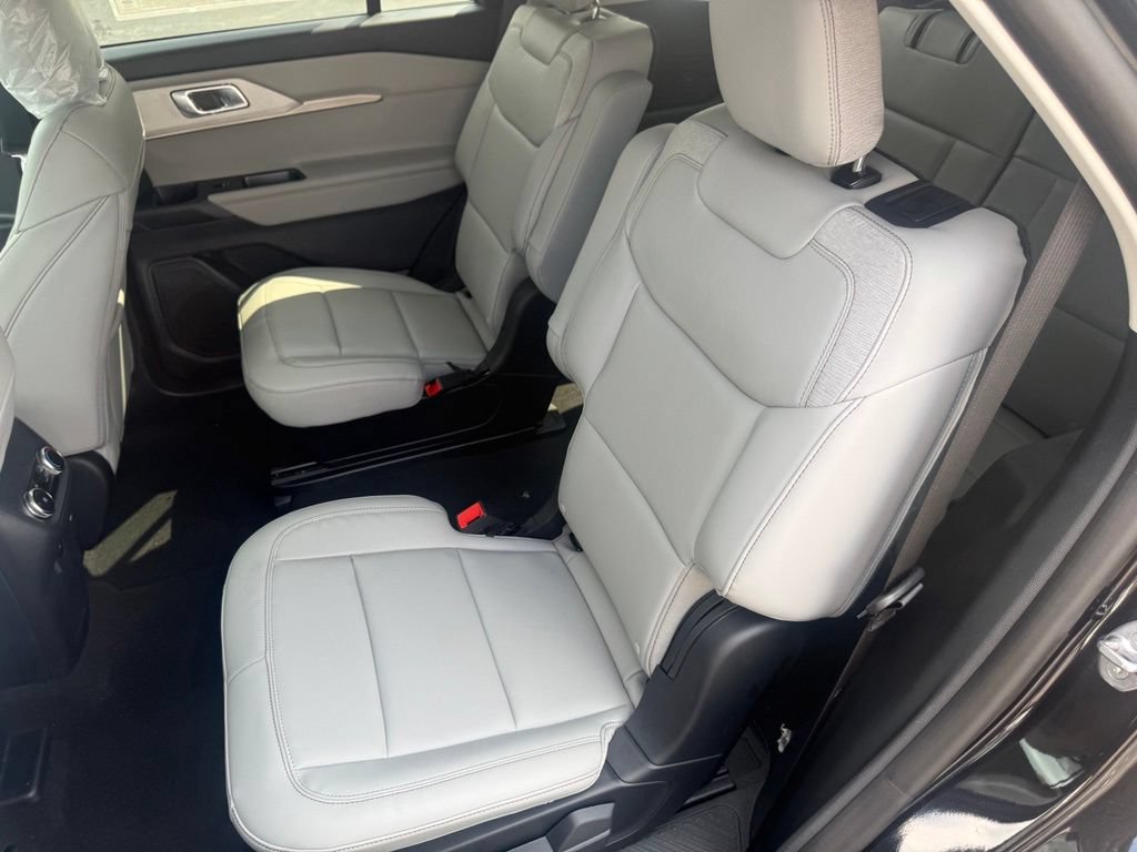 New 2026 Ford Explorer Active w/ Active Comfort Package AWD/4WD image 32