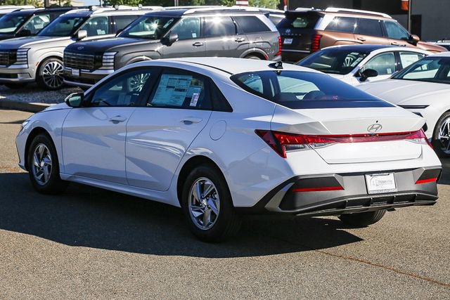 New 2026 Hyundai Elantra SE FWD image 10