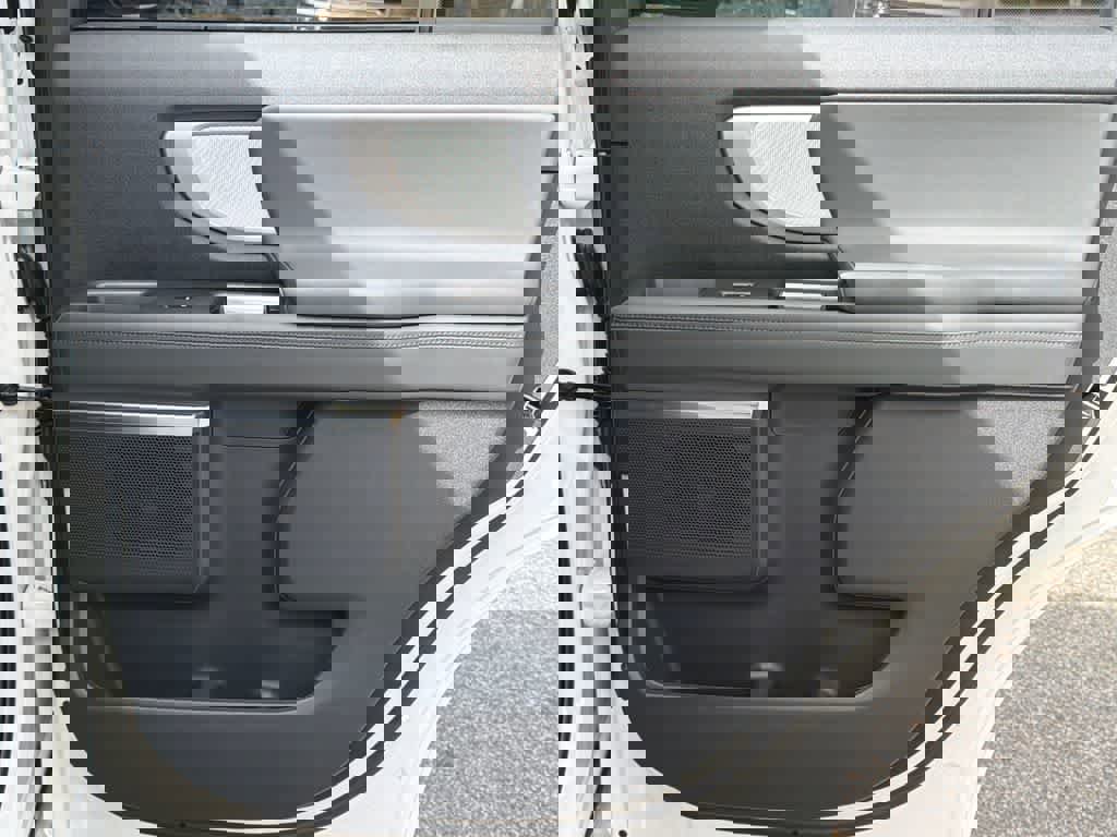 New 2026 Ford Expedition Active image 15