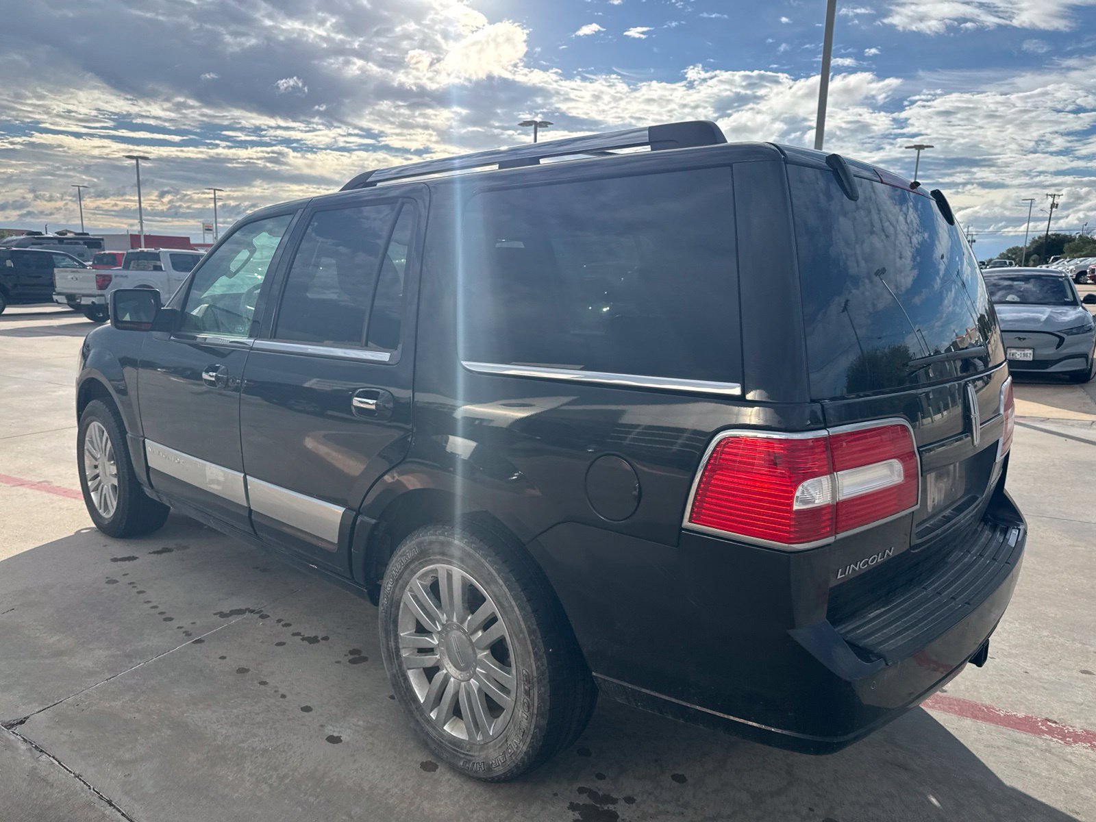 Used 2010 Lincoln Navigator 2WD image 5